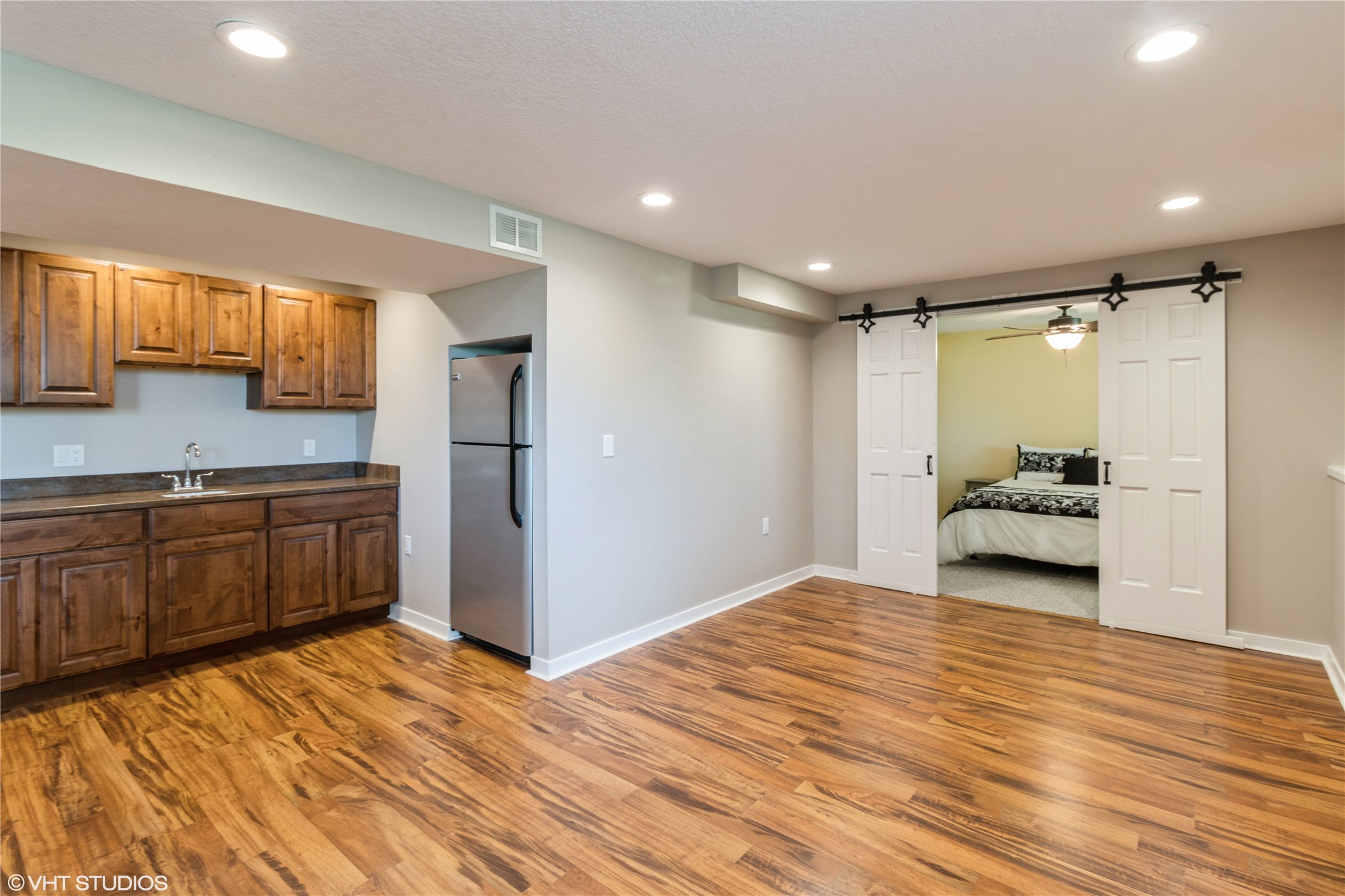 811 N T Court