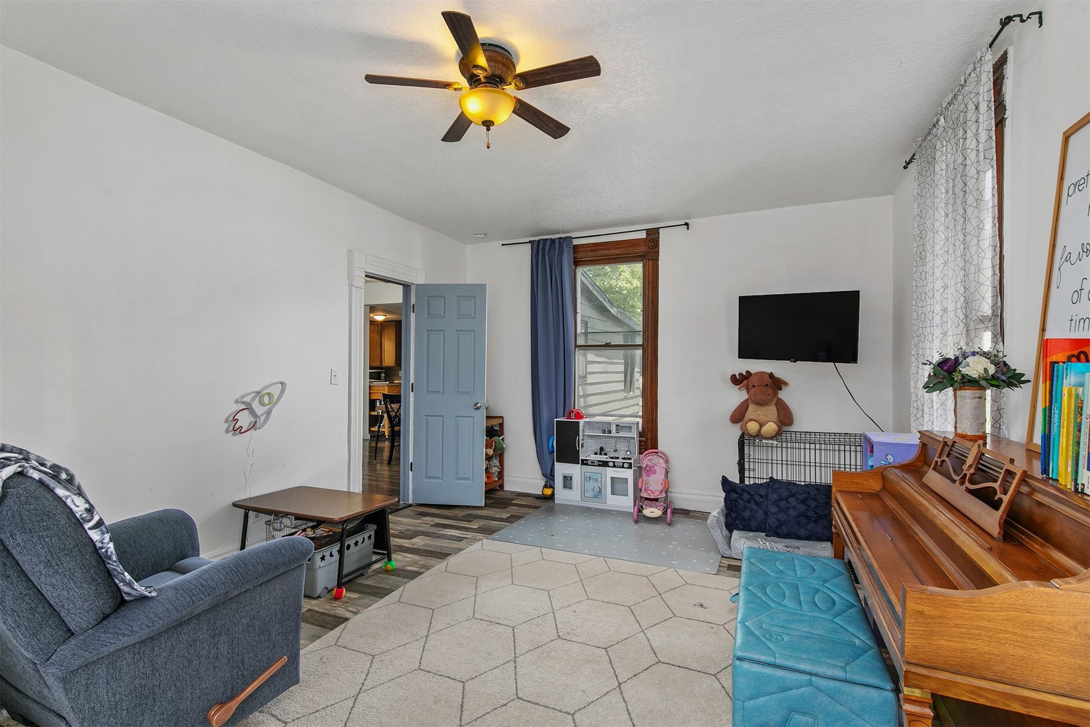 404 W Salem Avenue
