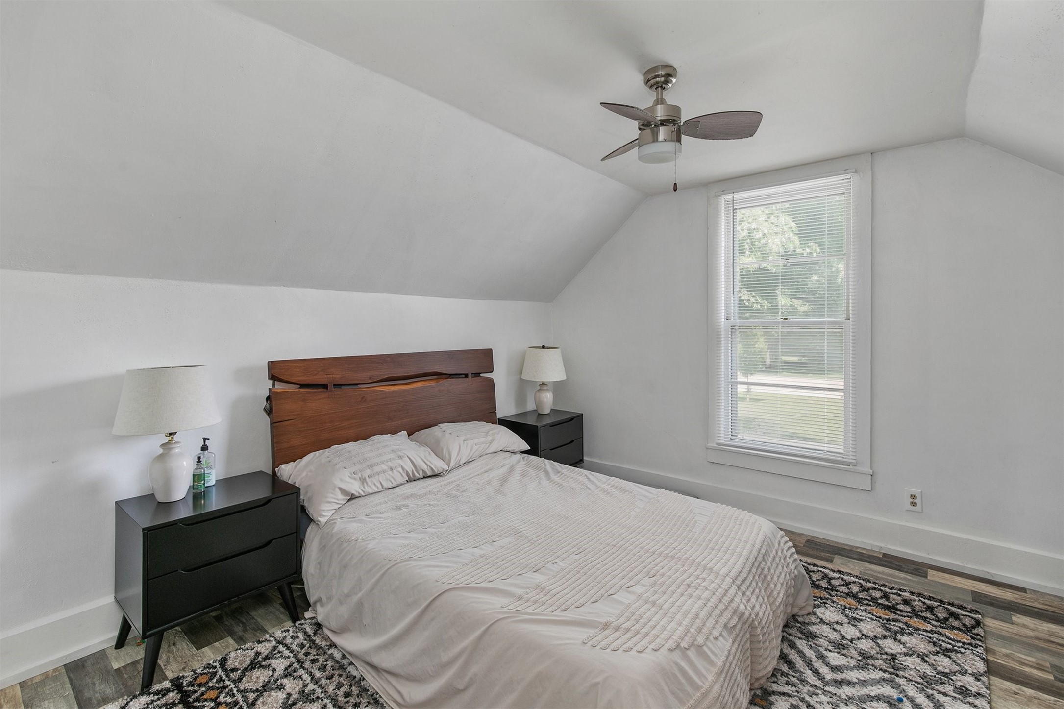 404 W Salem Avenue