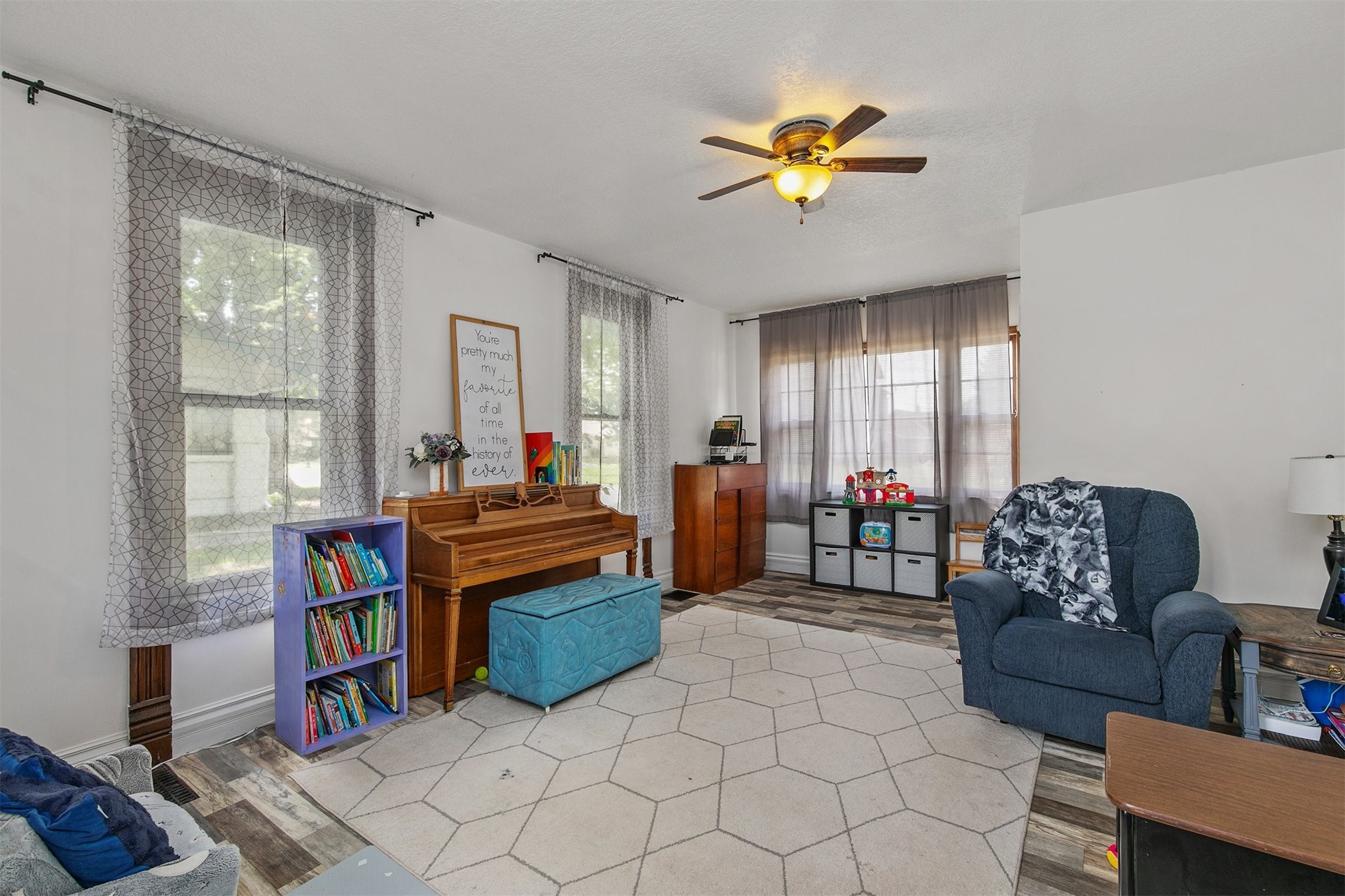 404 W Salem Avenue