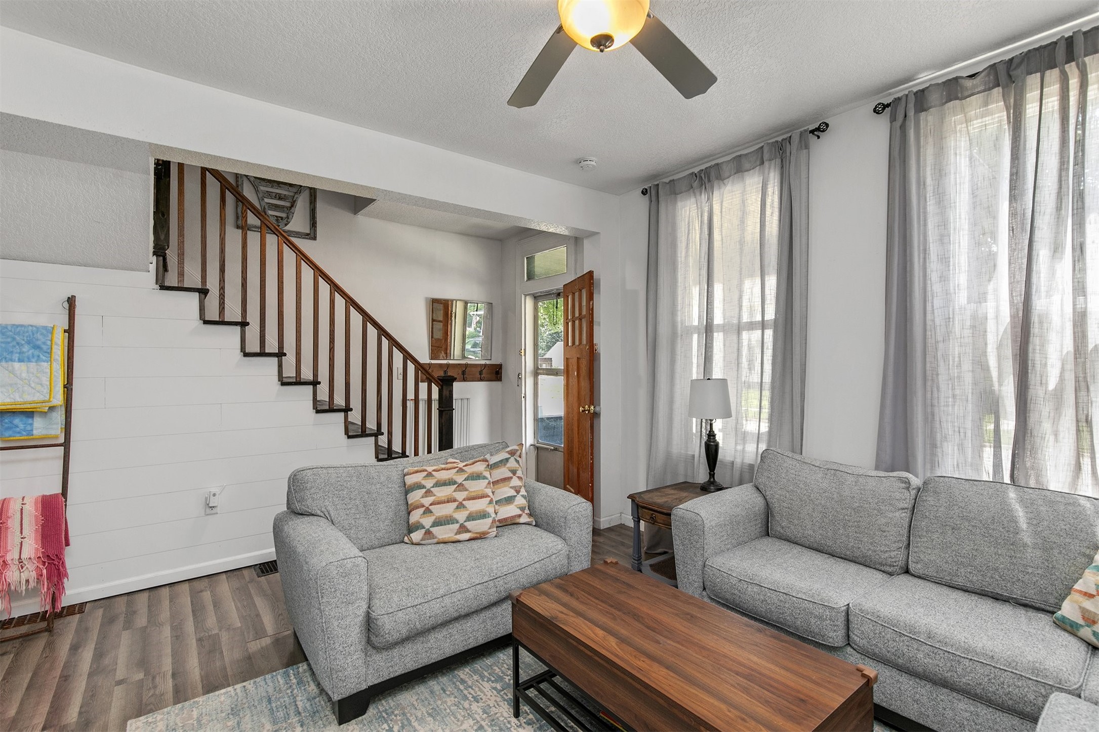 404 W Salem Avenue