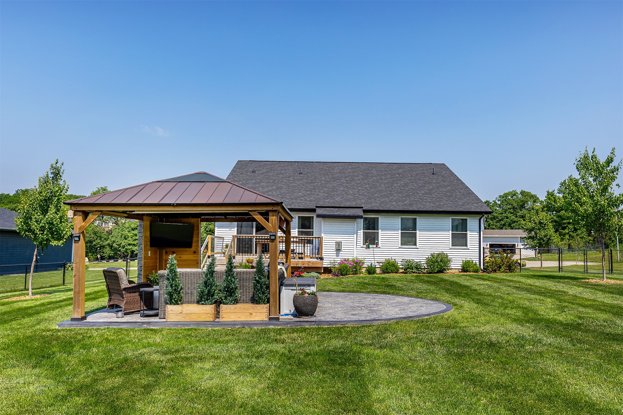 1304 S L Court
