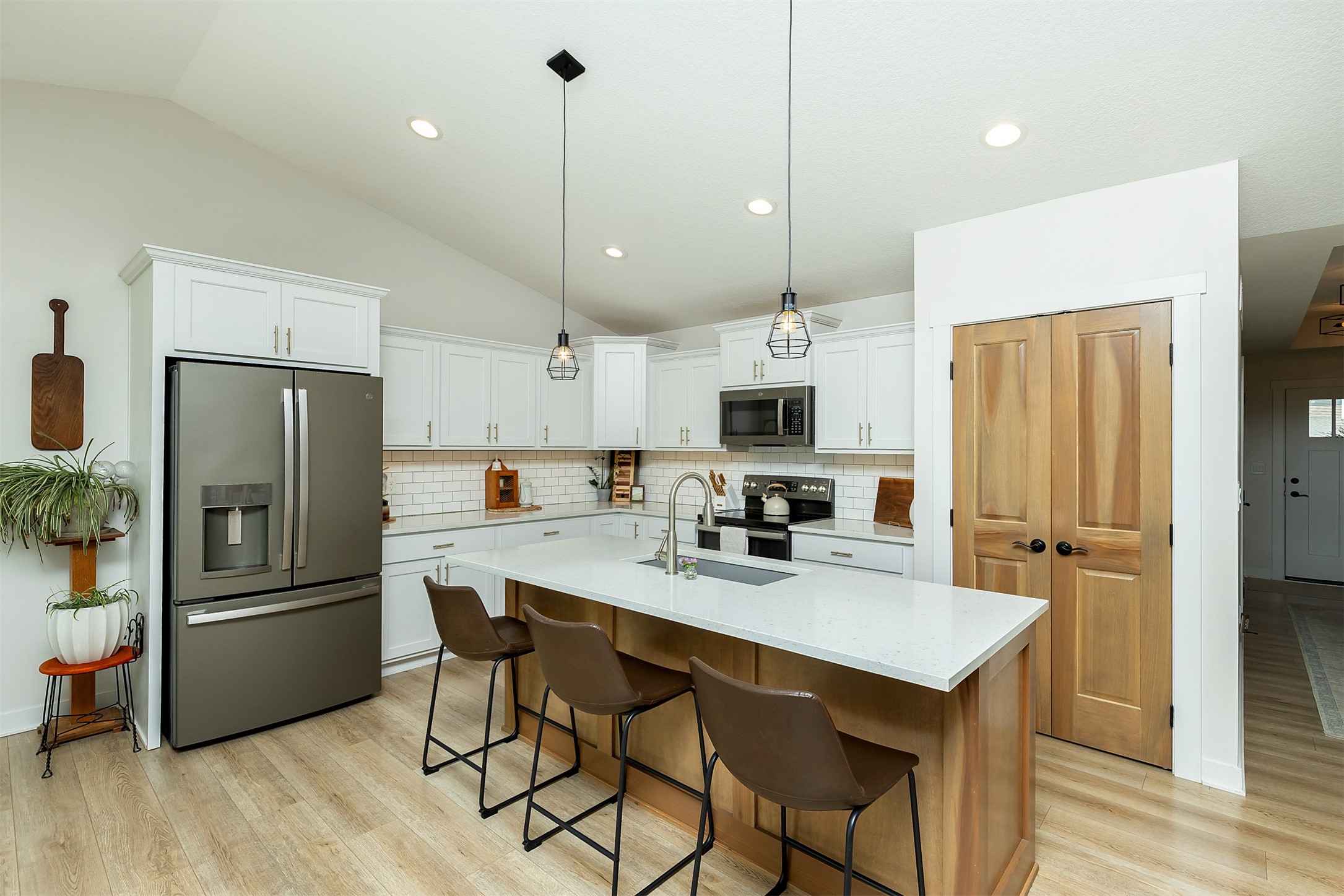 1304 S L Court