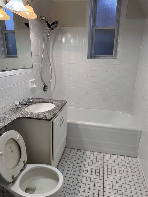 147 Babcock St # 7