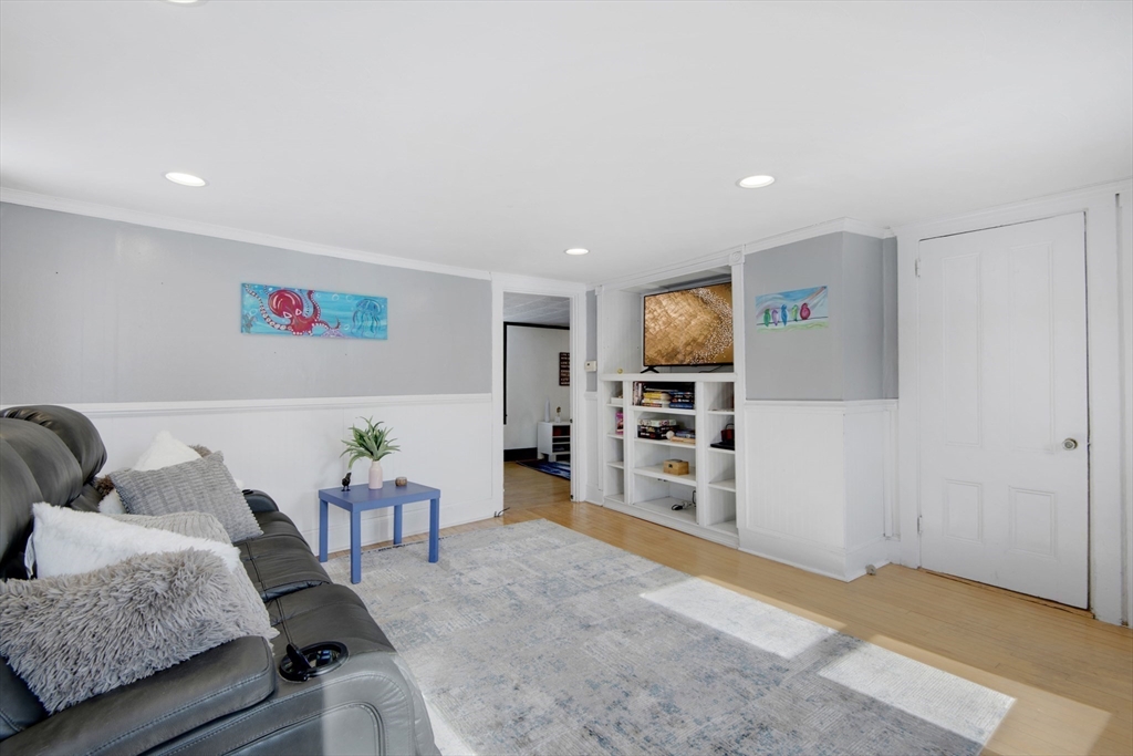 81 Lincoln St
