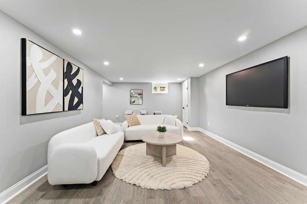 38 Isabel Cir