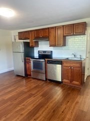 688 Washington St # 4