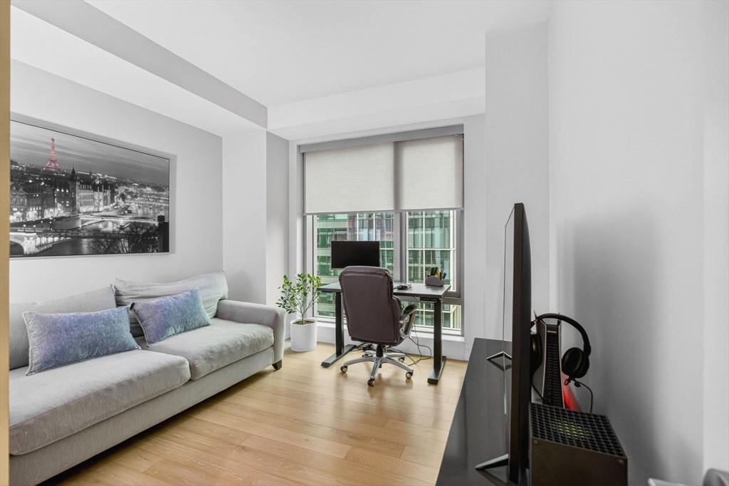 133 Seaport Blvd # 1517