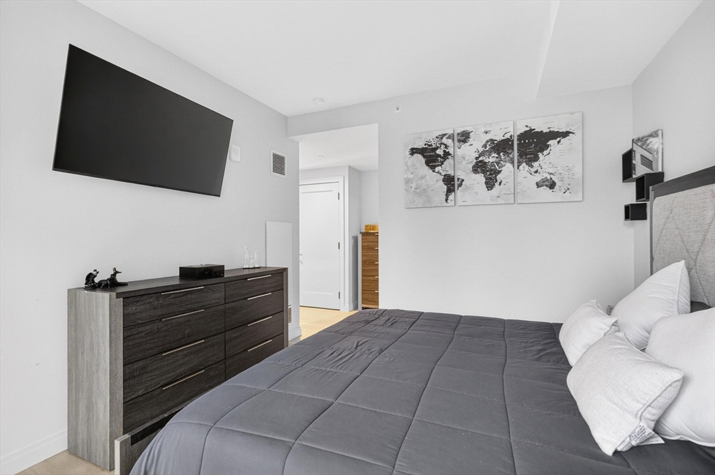 133 Seaport Blvd # 1517