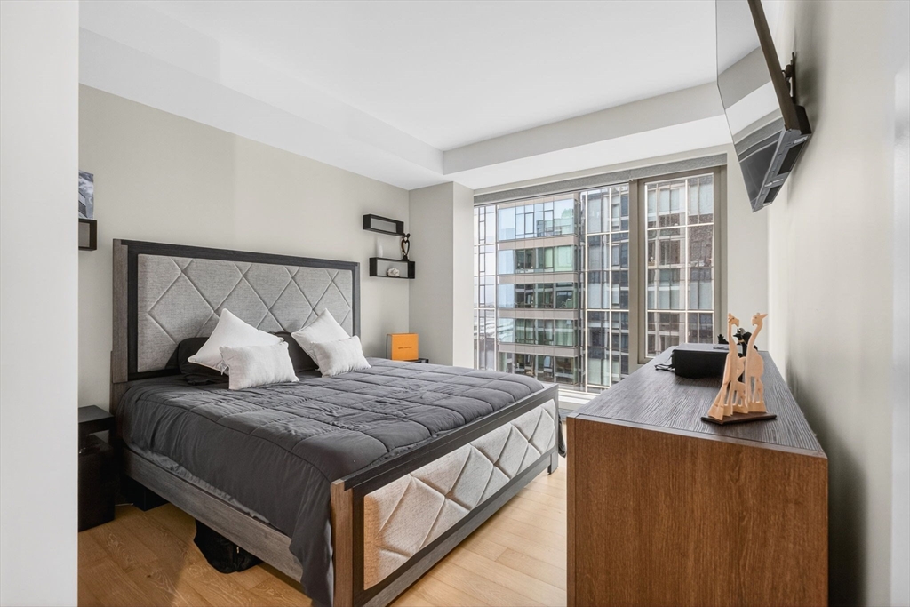 133 Seaport Blvd # 1517