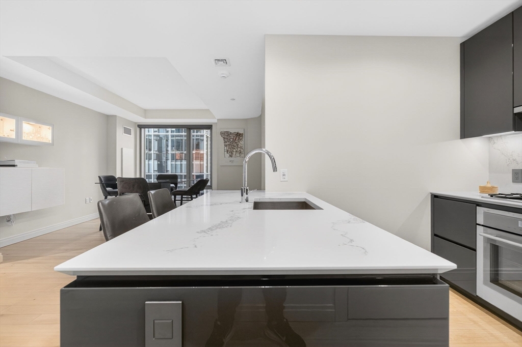133 Seaport Blvd # 1517