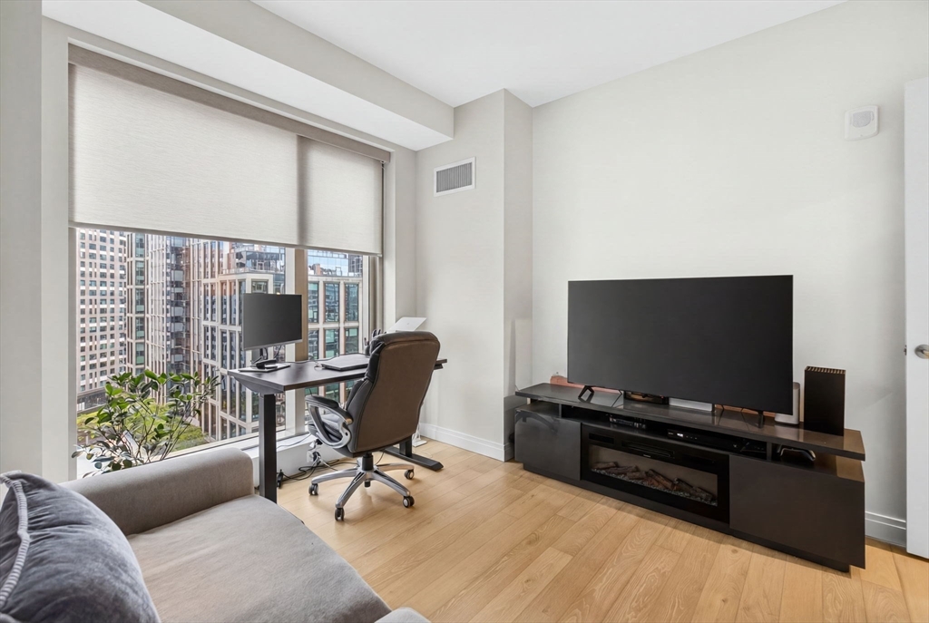 133 Seaport Blvd # 1517