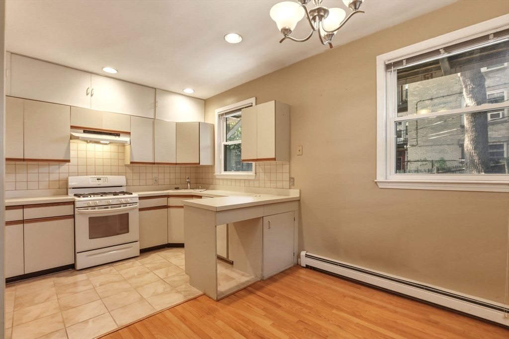 127 Kilsyth Rd # 3