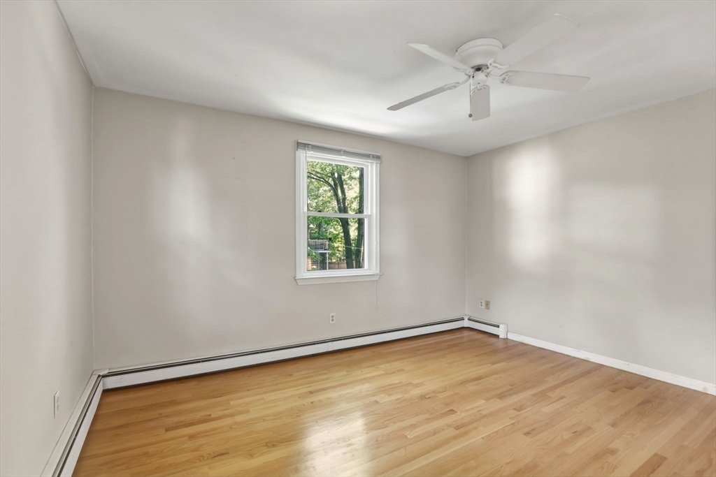 127 Kilsyth Rd # 3