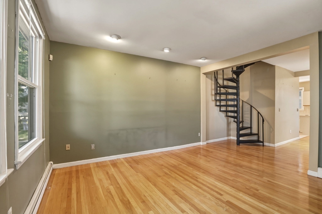 127 Kilsyth Rd # 3