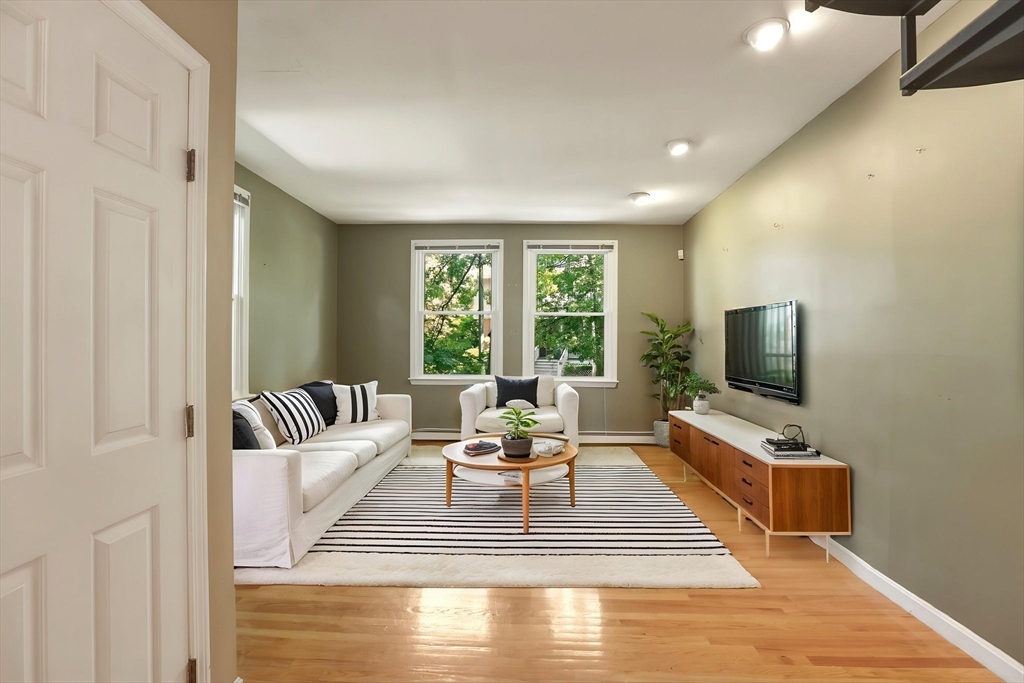127 Kilsyth Rd # 3