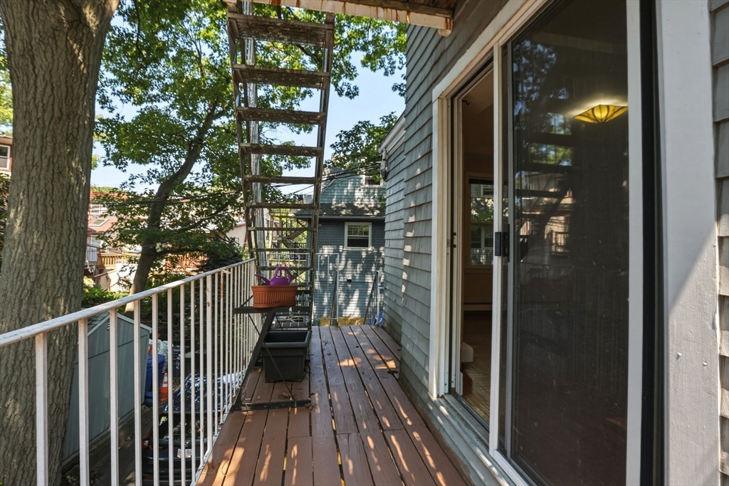 127 Kilsyth Rd # 3