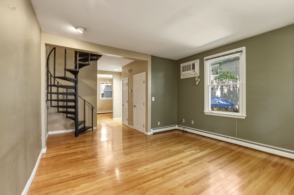 127 Kilsyth Rd # 3