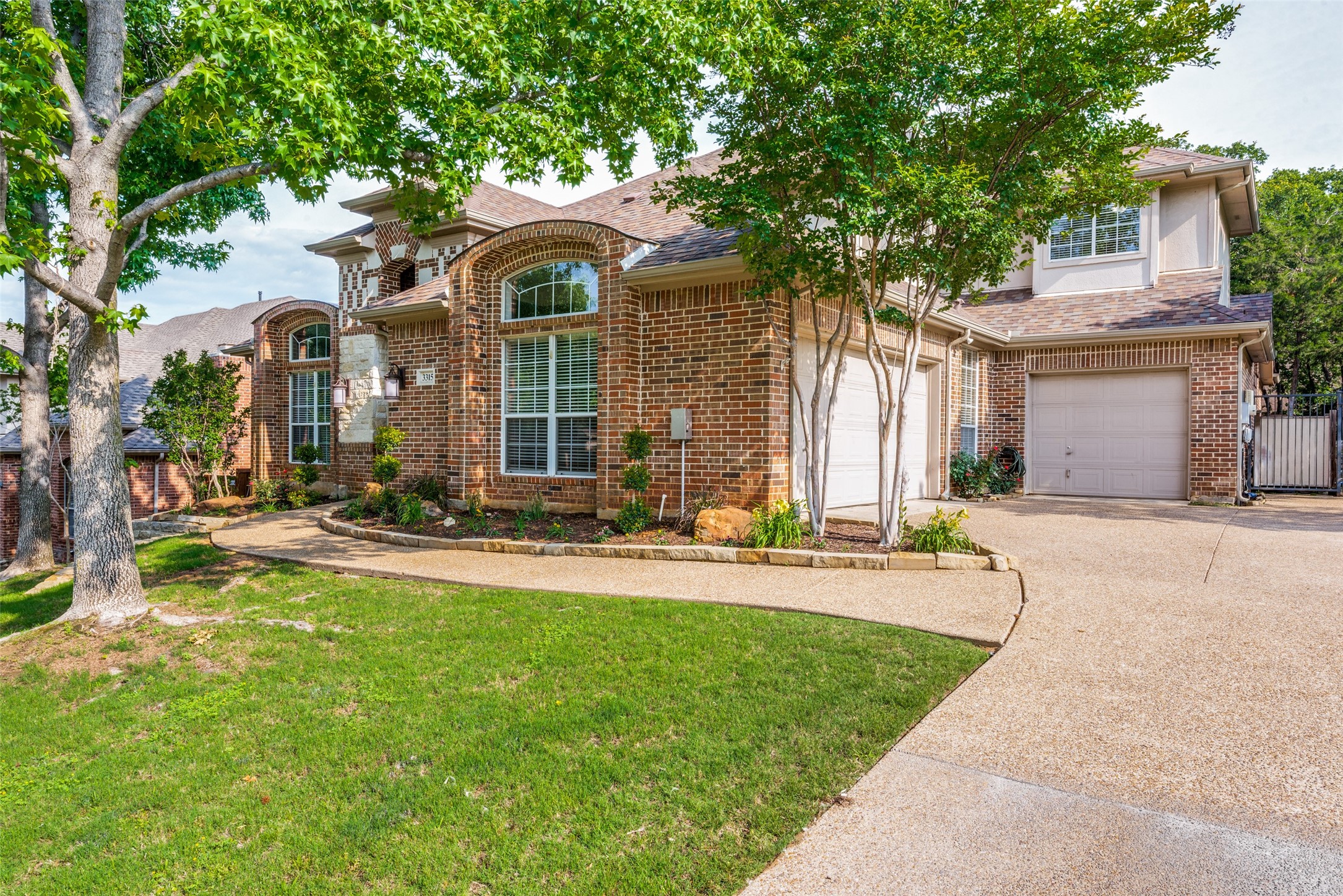 3315 Shadow Wood Circle