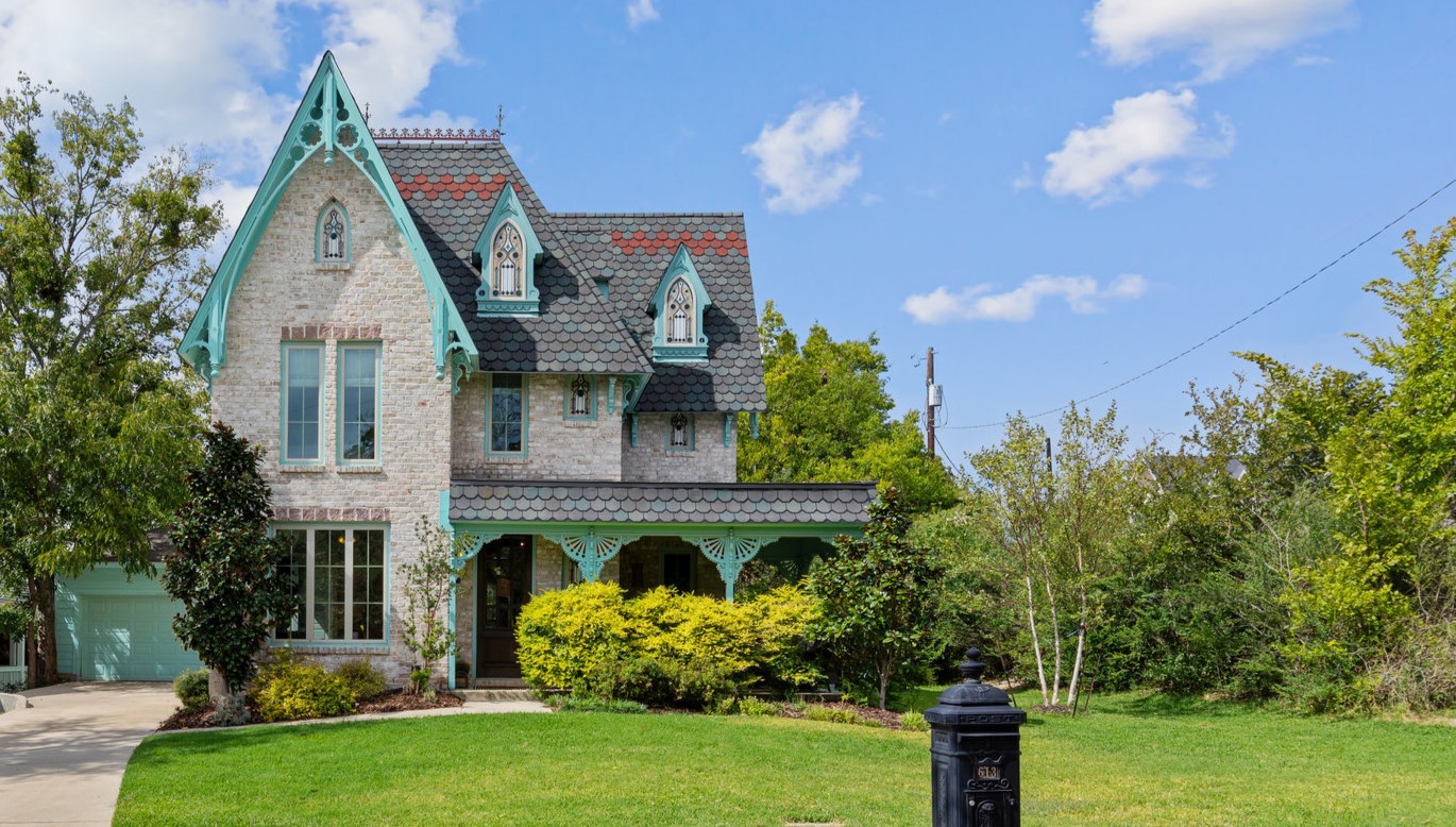 613 Walnut Street