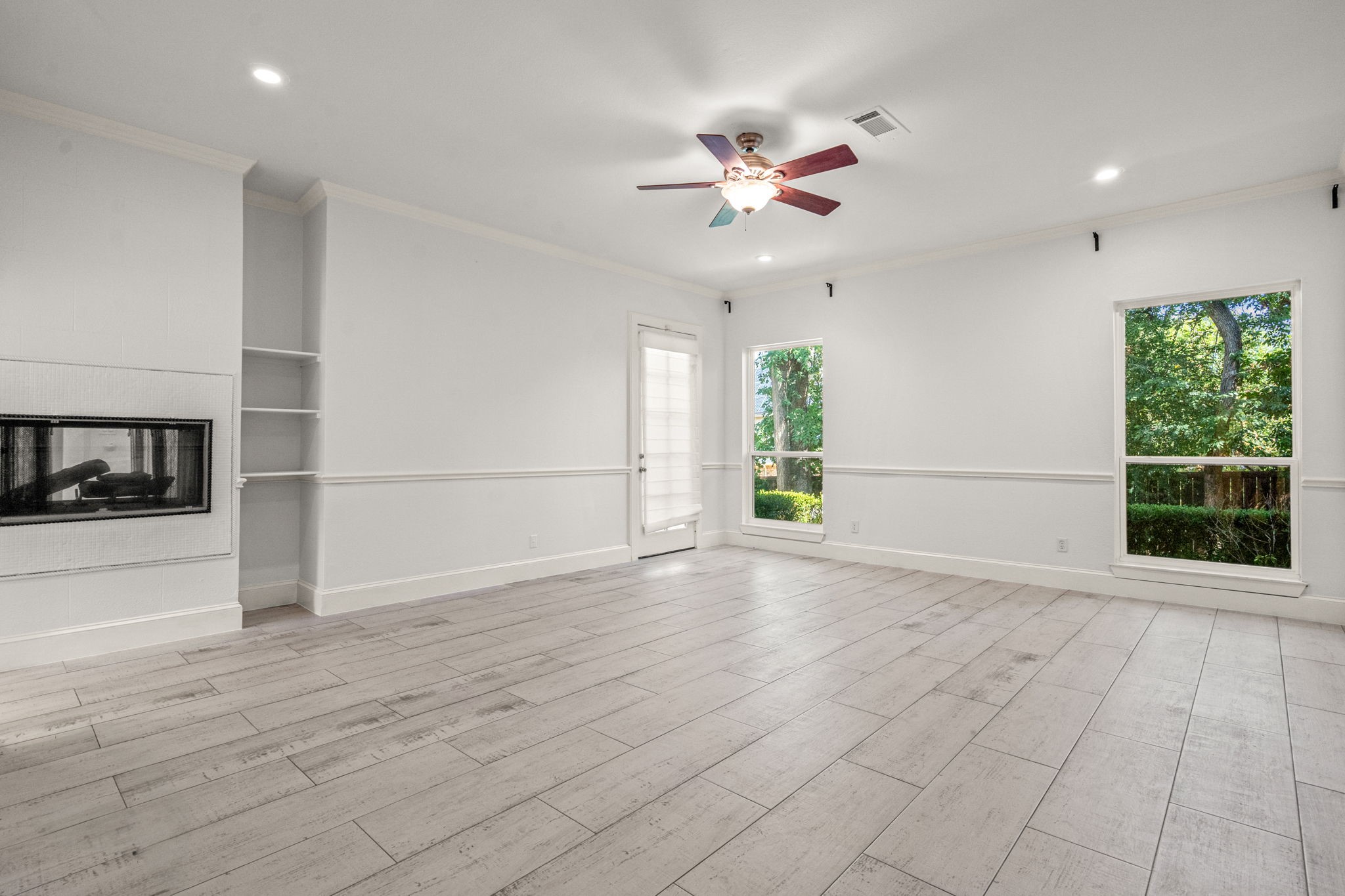 102 W El Paseo Street