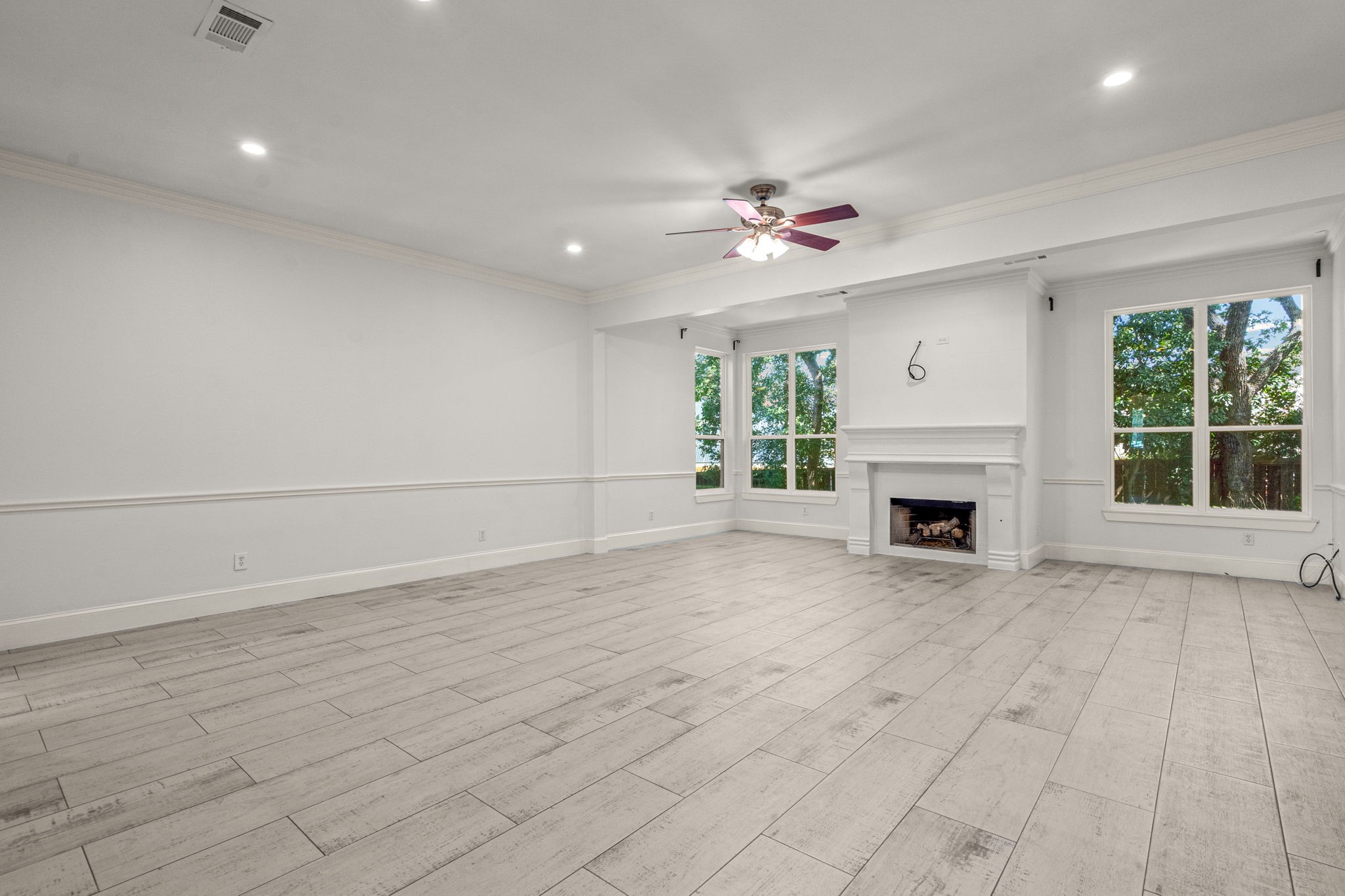 102 W El Paseo Street