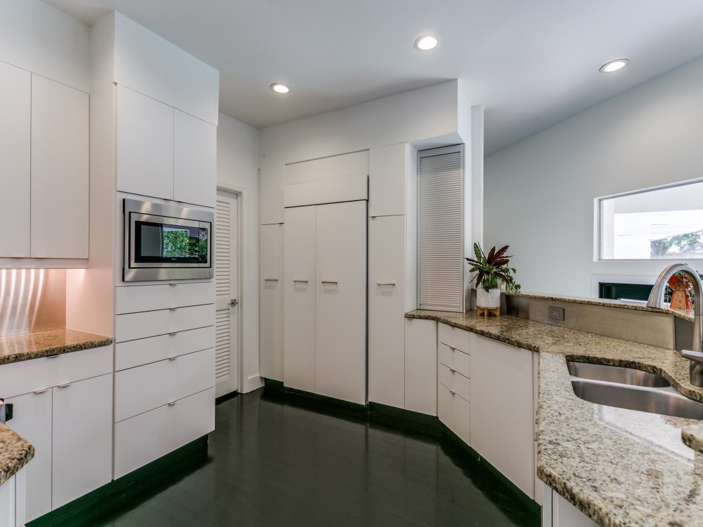 3046 Creekview Drive