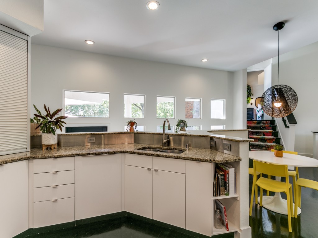 3046 Creekview Drive