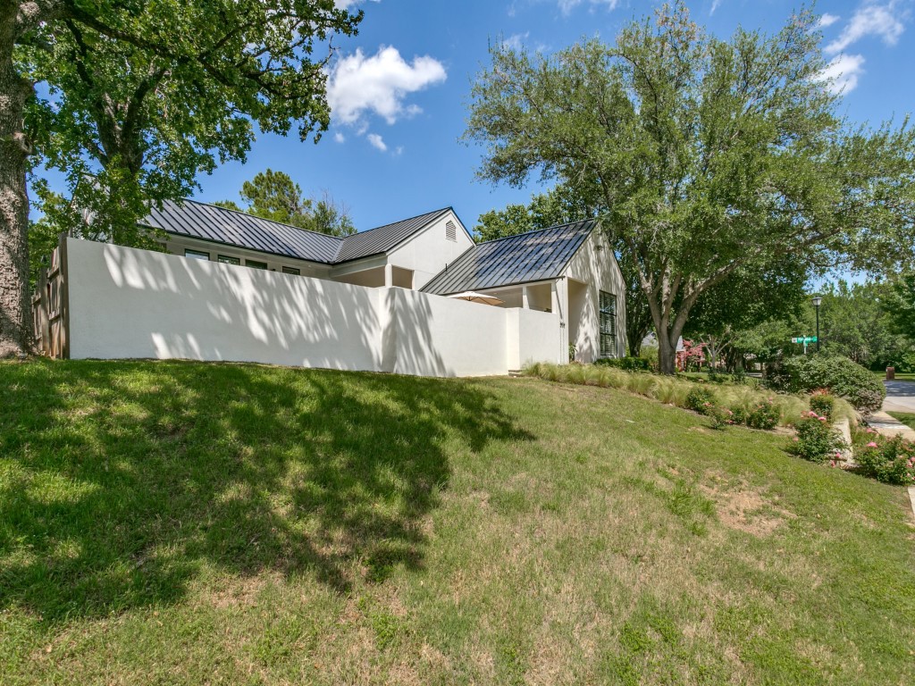3046 Creekview Drive