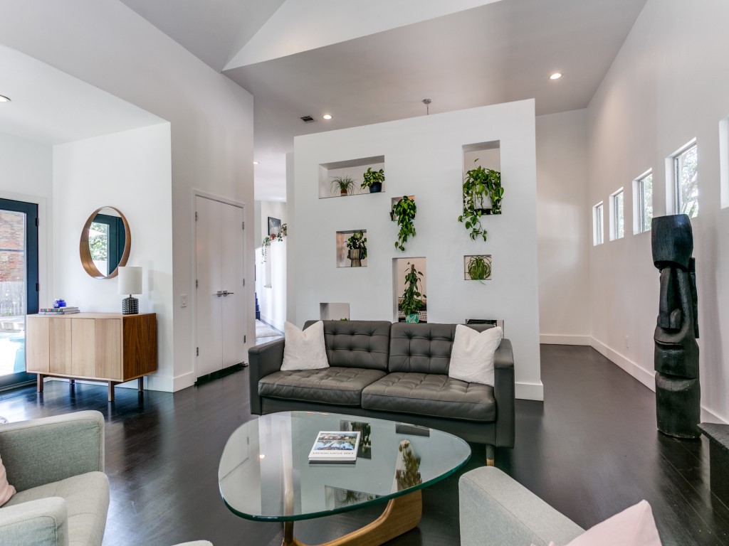 3046 Creekview Drive
