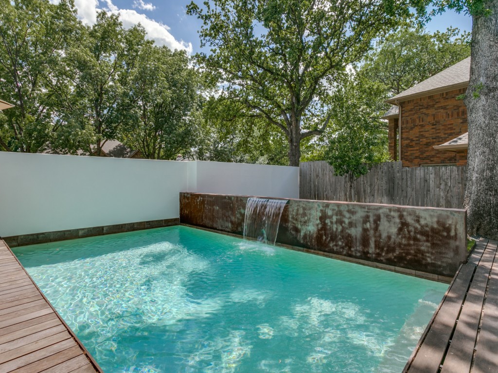 3046 Creekview Drive