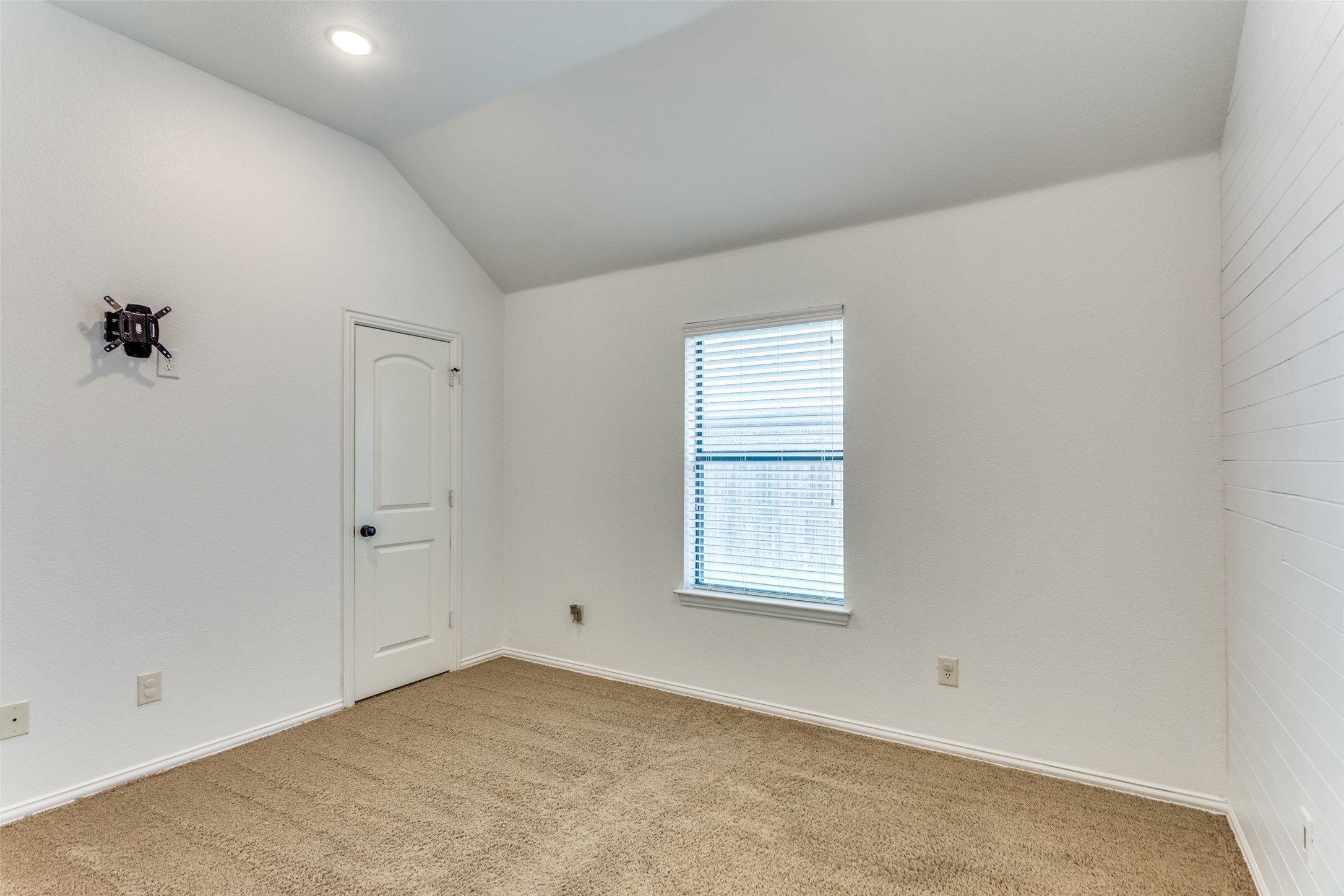 405 Lockwood Lane