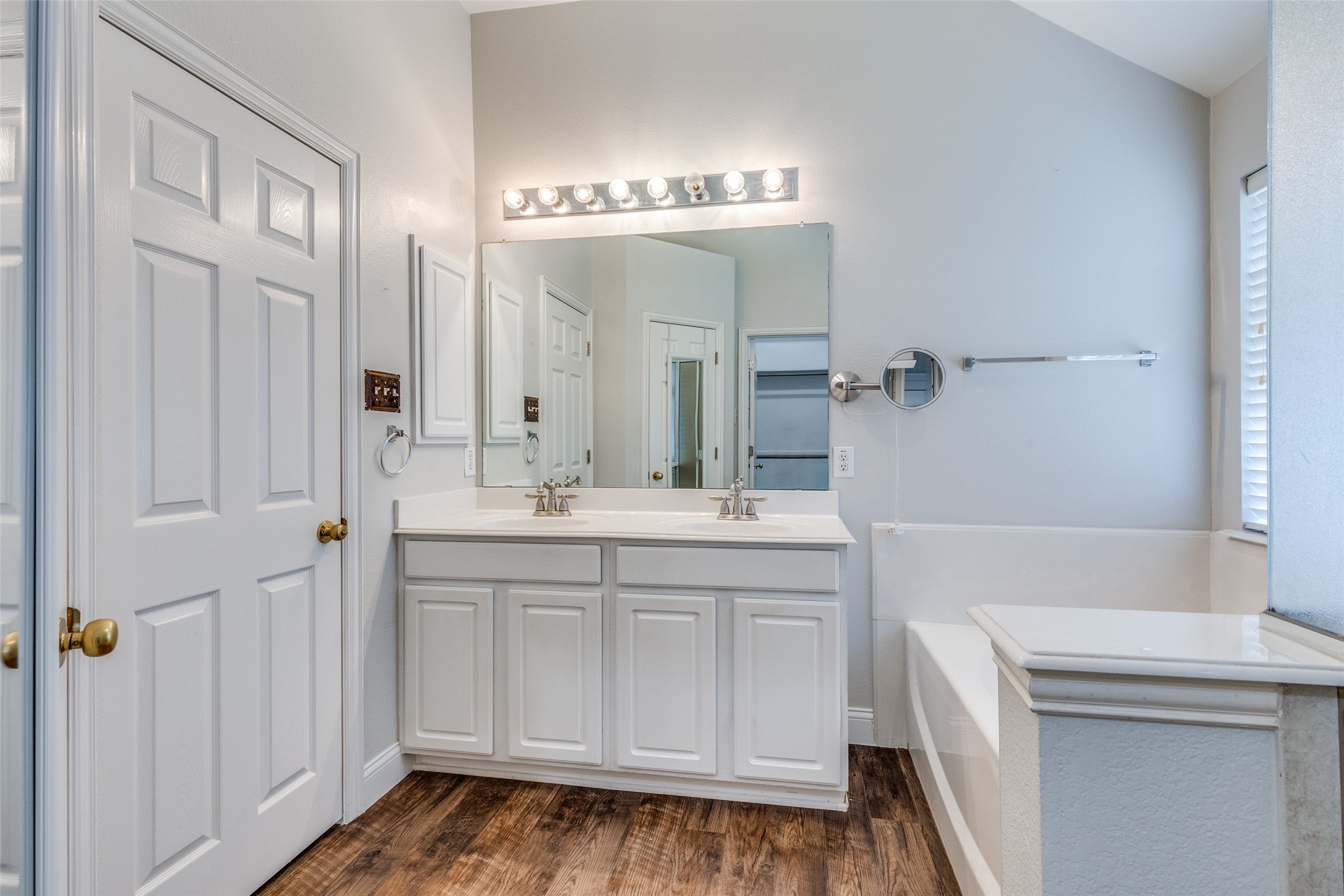 3709 Sevenoaks Drive