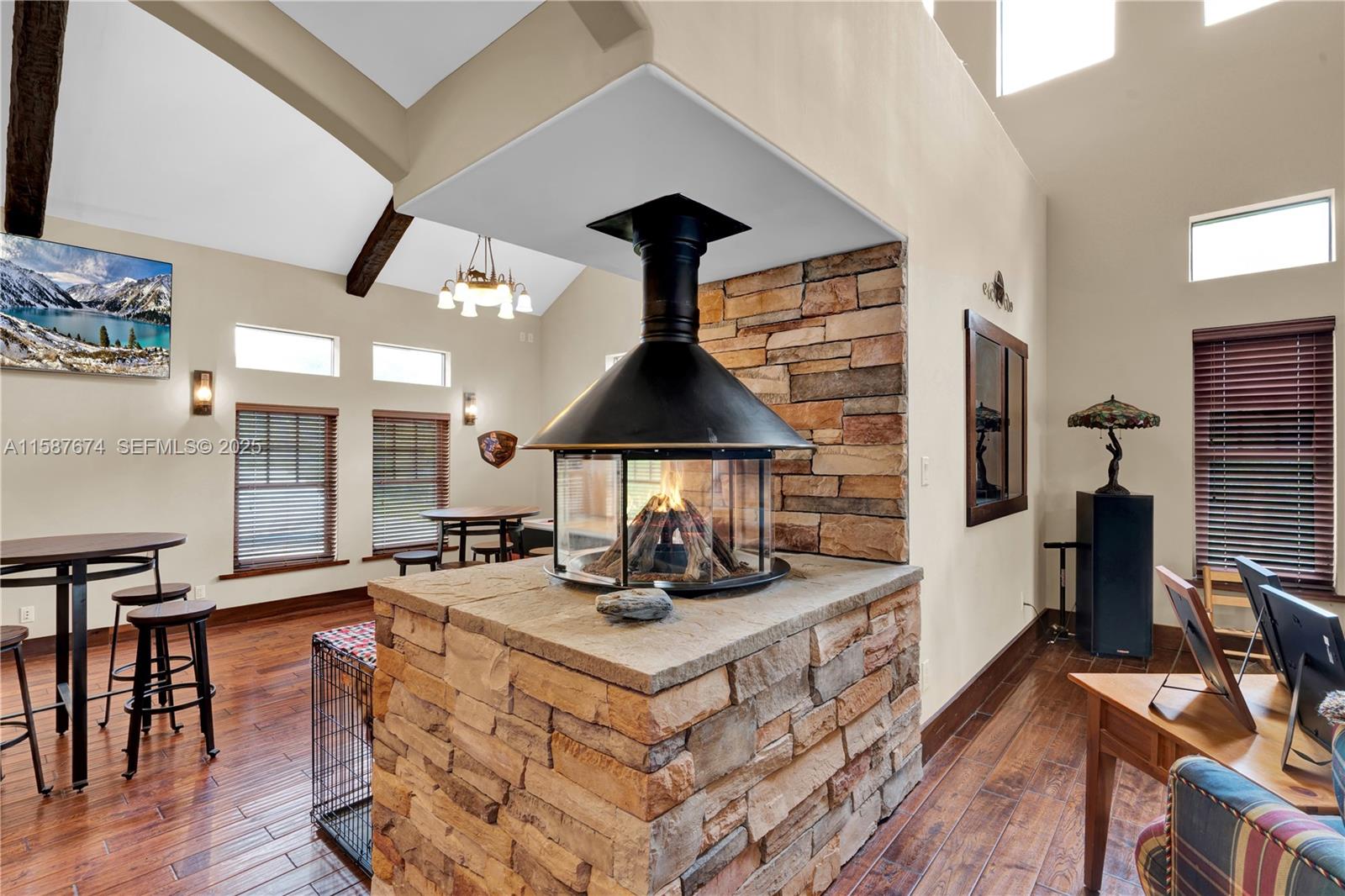 9401 NW 44th Place