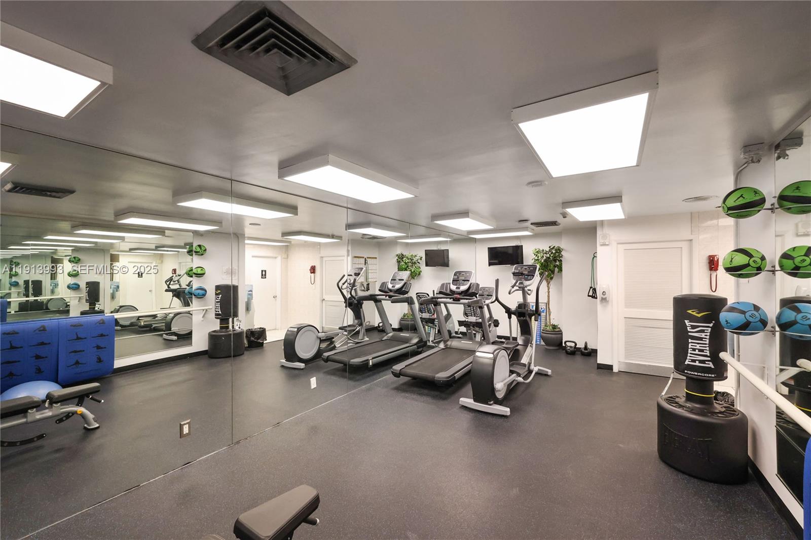 2100 S Ocean Lane 1009