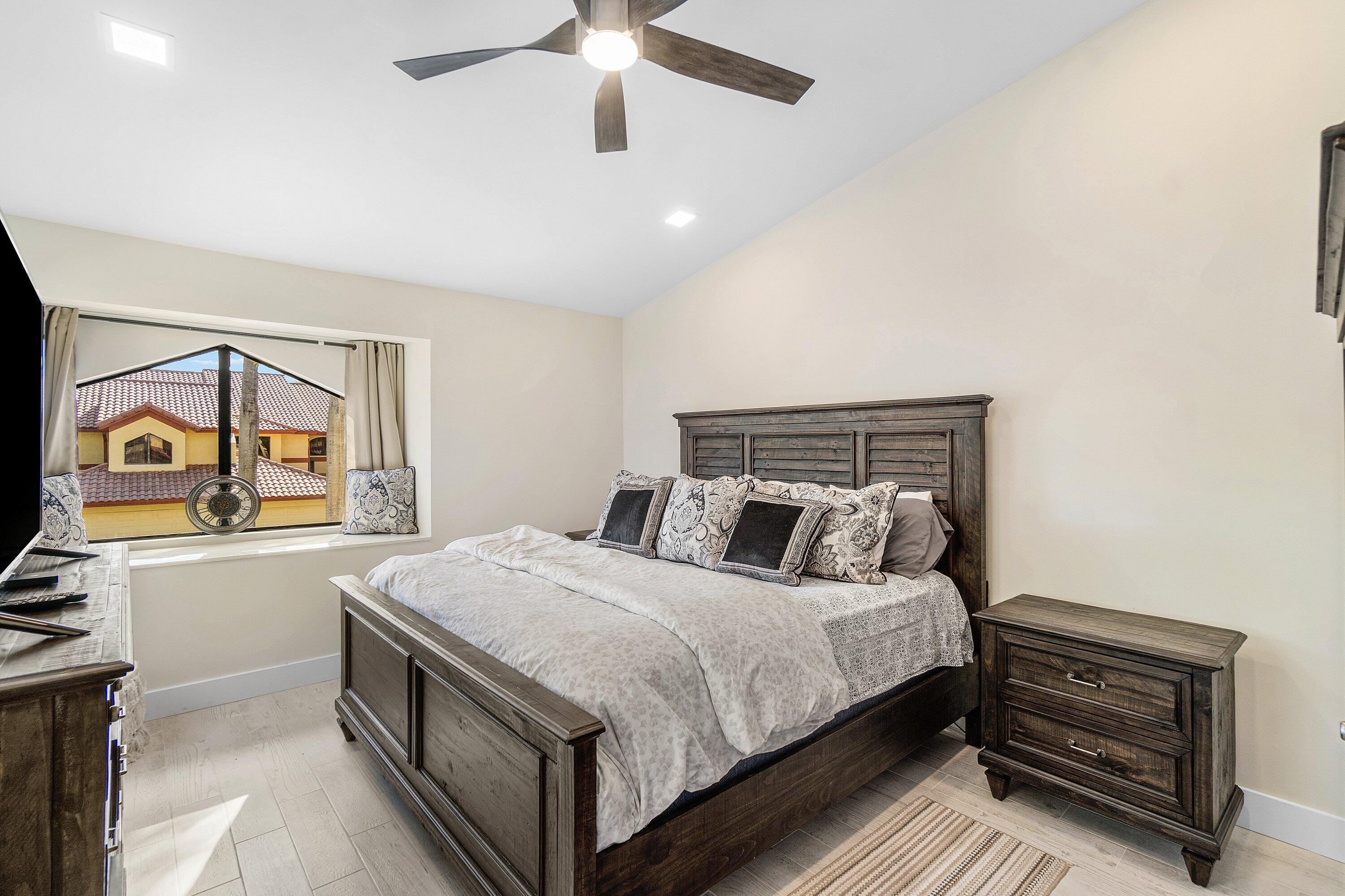 5294 10th Fairway Drive