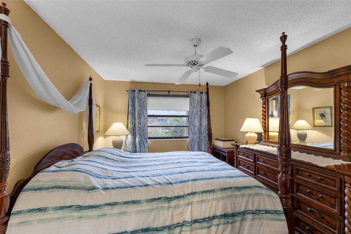 1001 SE 6th Ave 215C