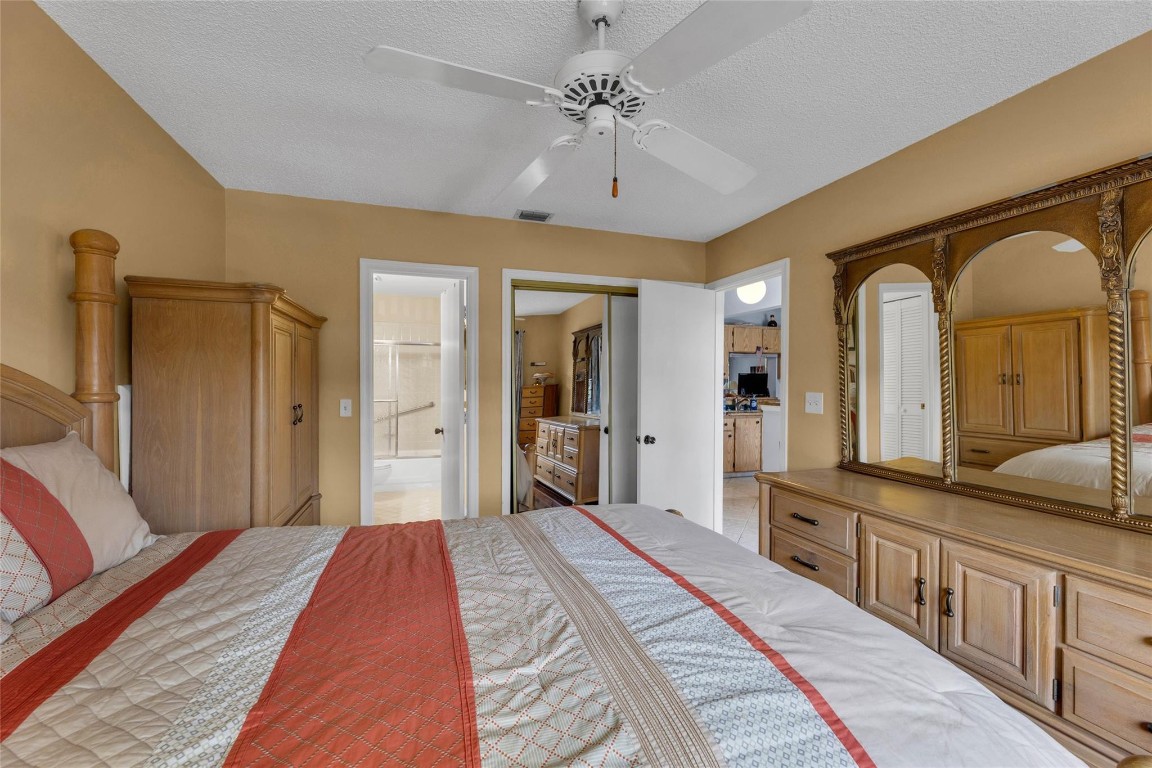 1001 SE 6th Ave 215C