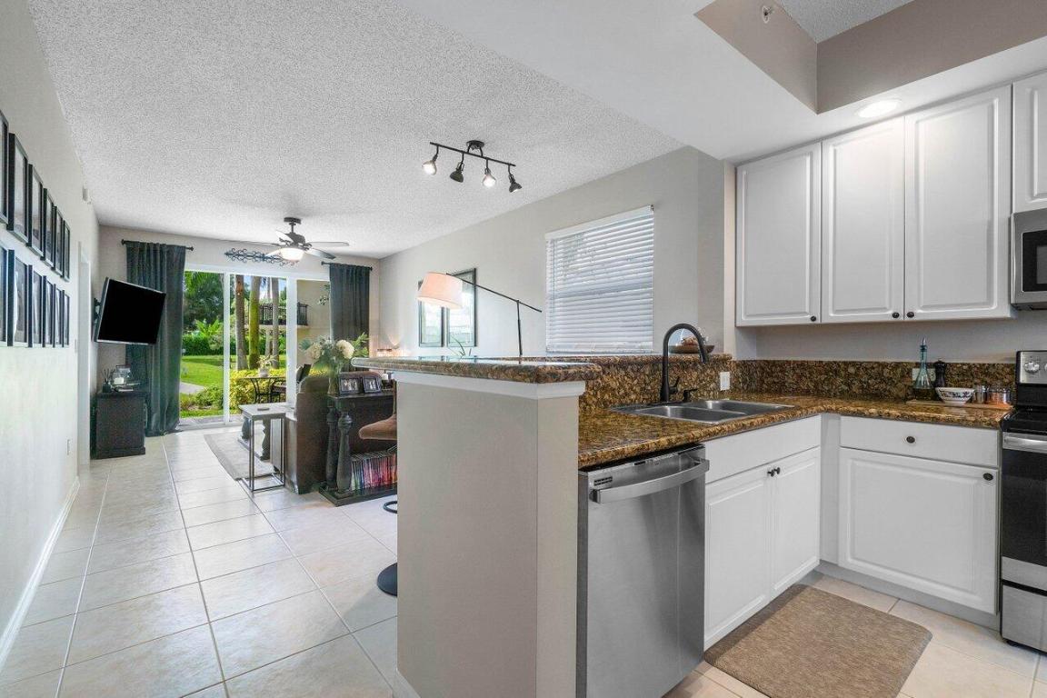 26 Royal Palm Way Unit: 106