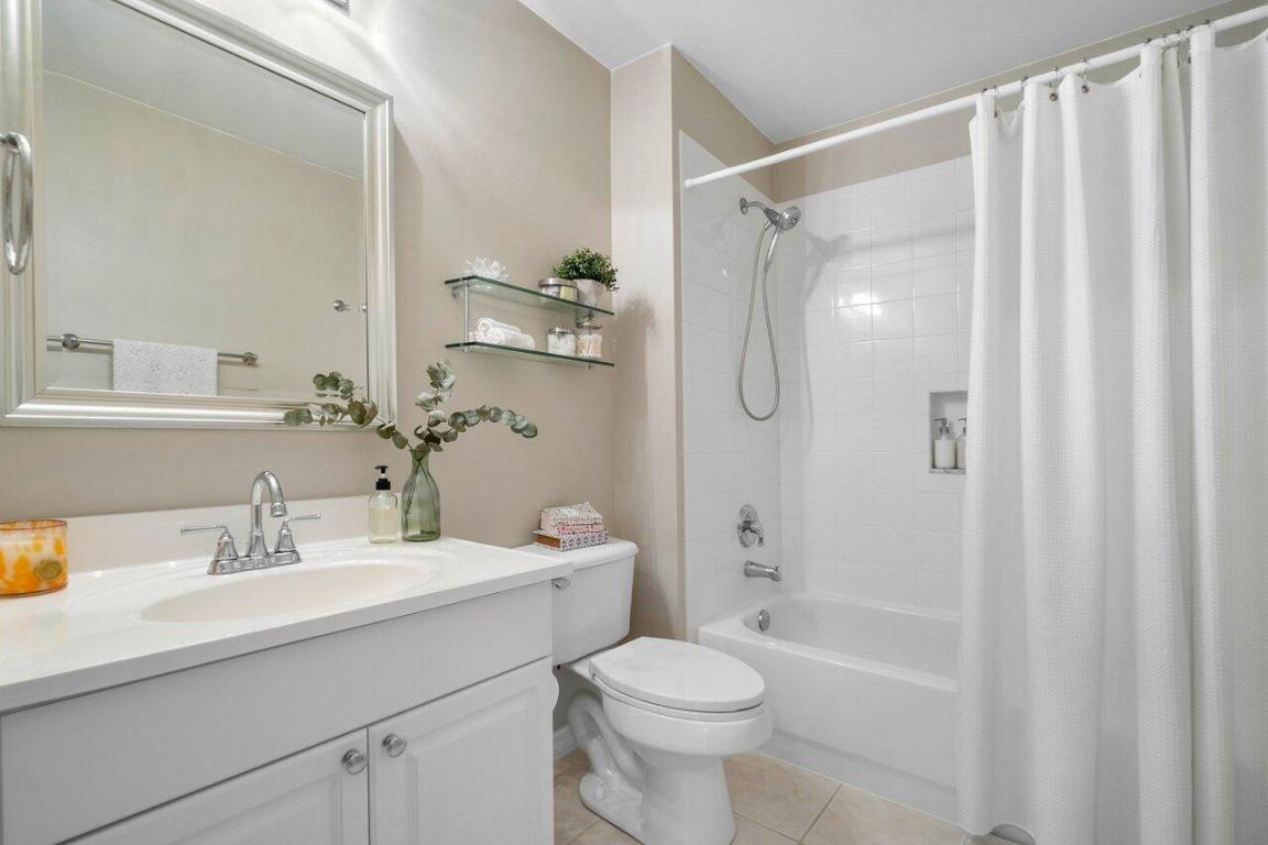 26 Royal Palm Way Unit: 106