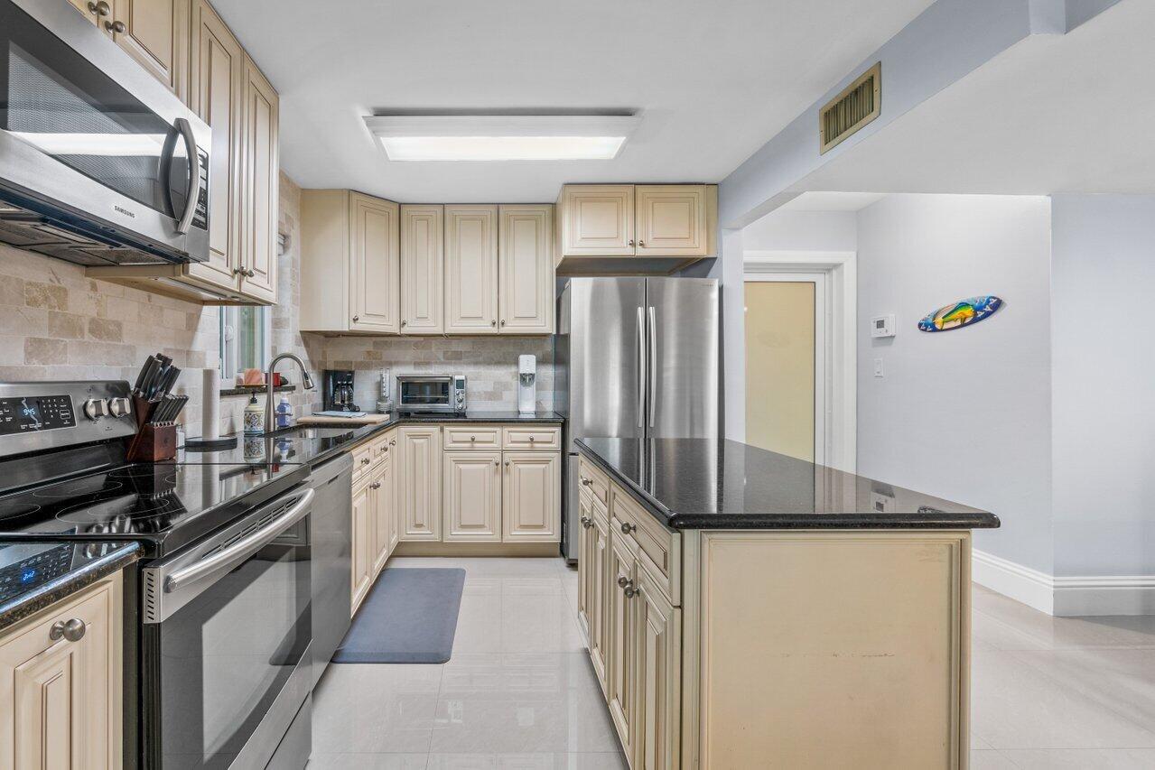 1962 NE 6th Street Unit: 5a