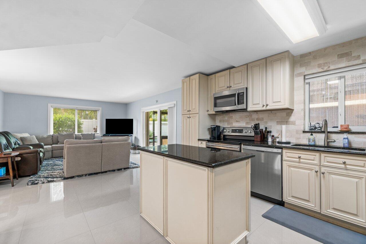 1962 NE 6th Street Unit: 5a