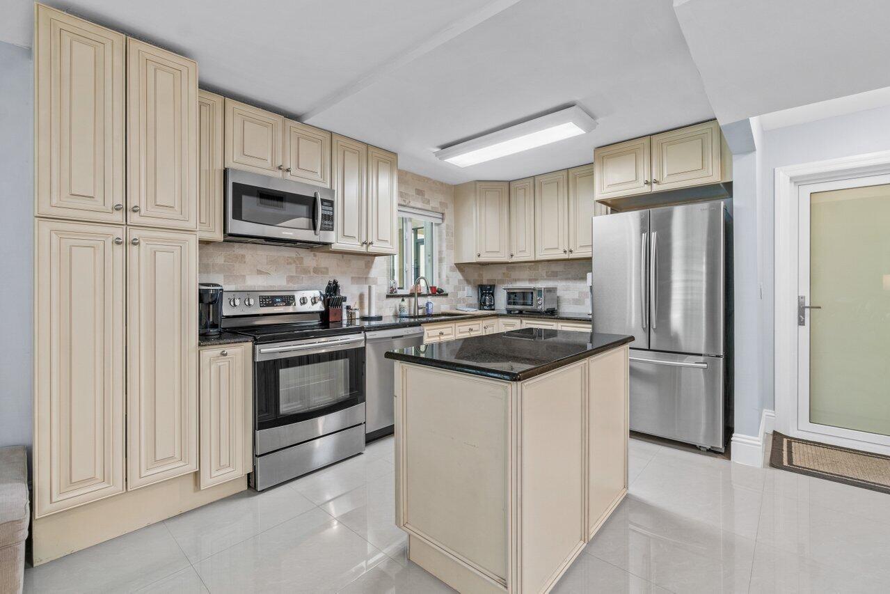 1962 NE 6th Street Unit: 5a