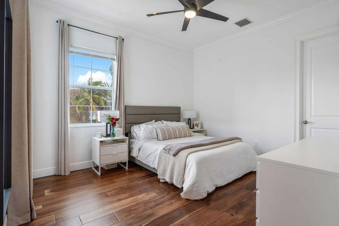 500 NE Wavecrest Way