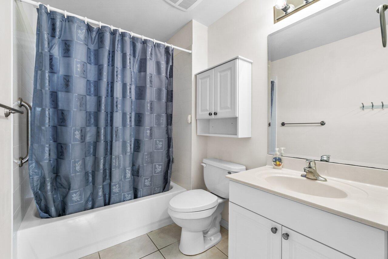 26 Royal Palm Way 205