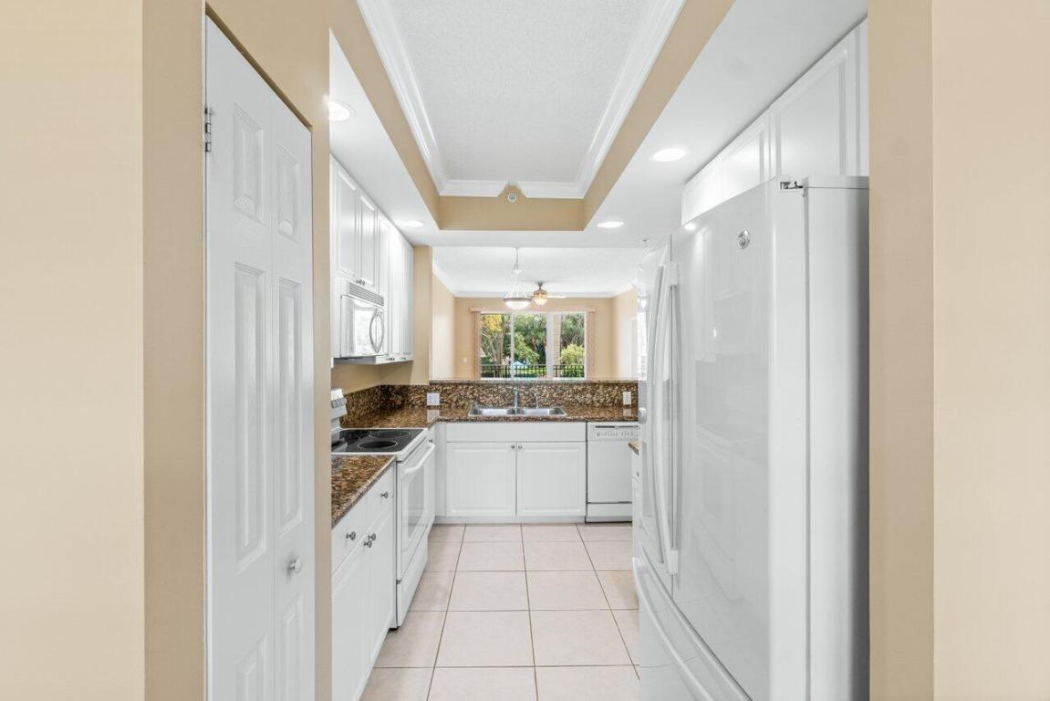 26 Royal Palm Way 205