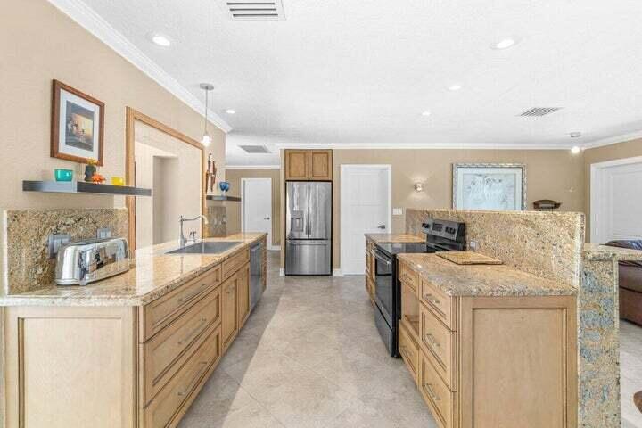 653 NW 10th Ct