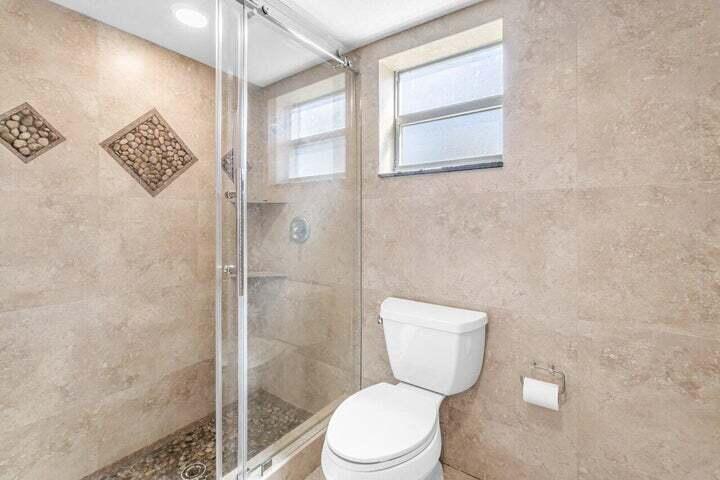 653 NW 10th Ct