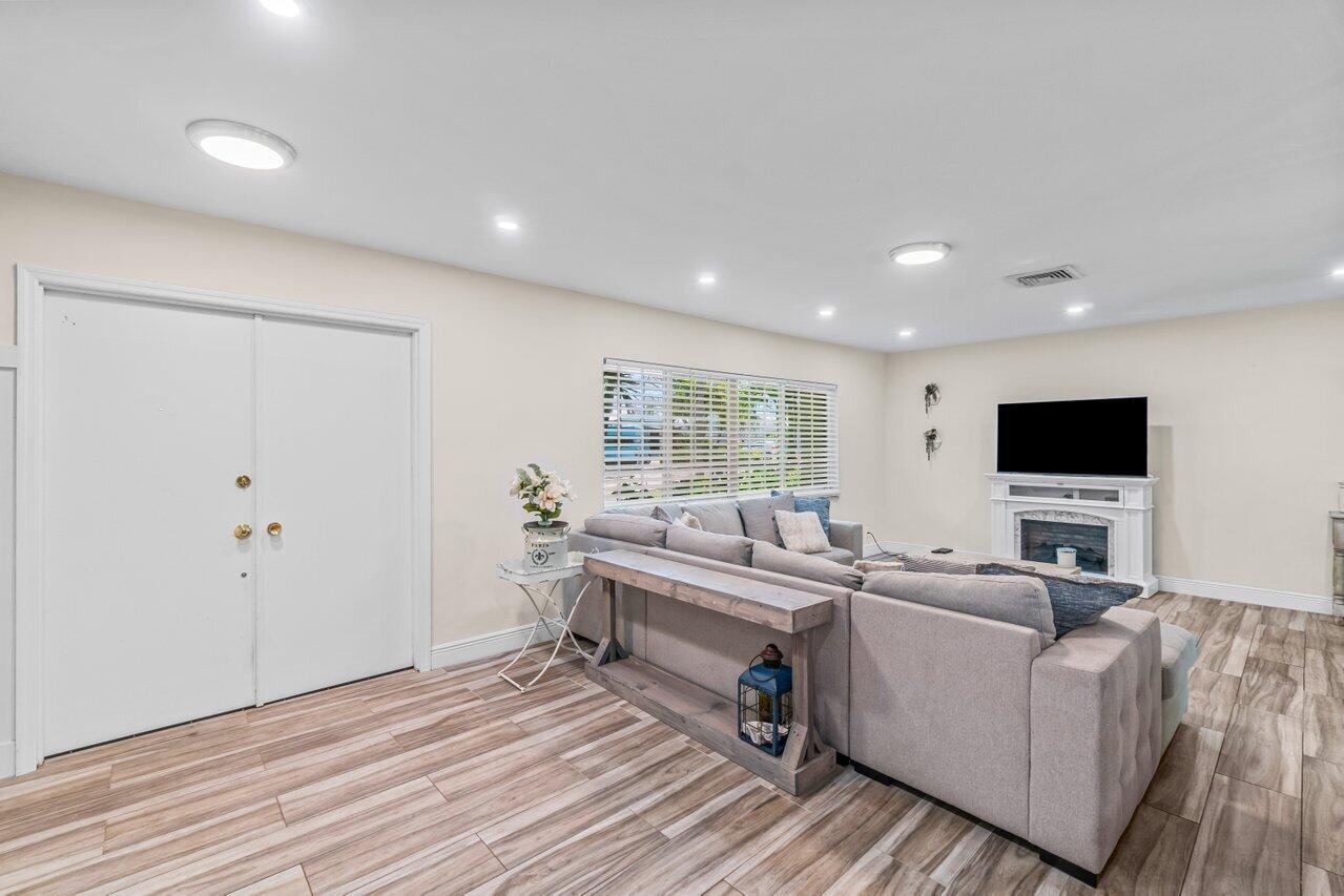 1101 NW 6th Ave