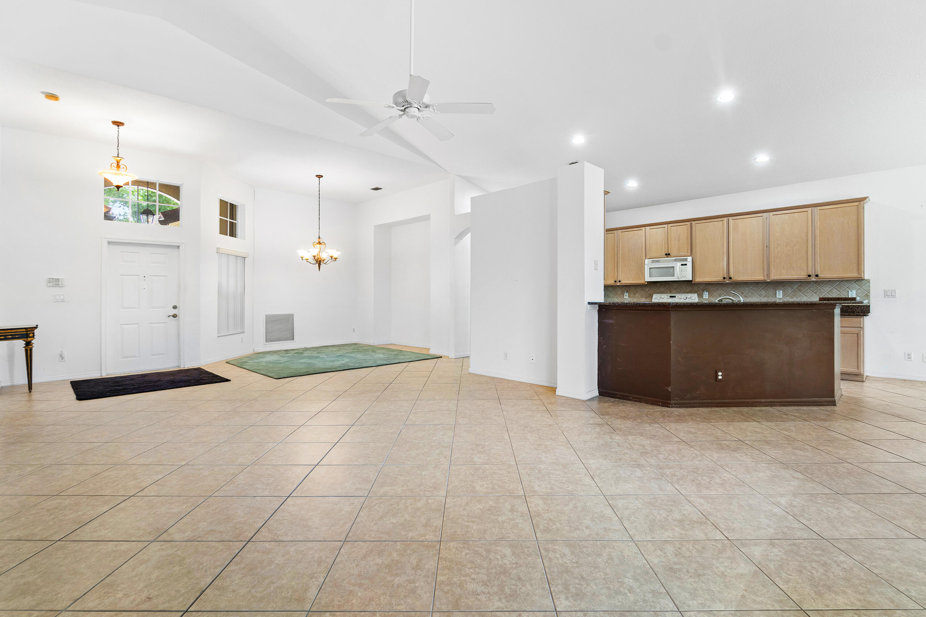 8232 Grand Messina Cir